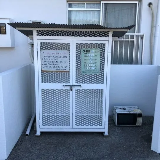 ゴミ置き場塗装工事